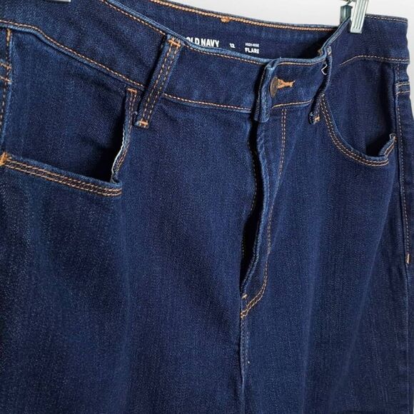 Old Navy Women's High-Waisted Wow Flare Jeans in Dark Wash size 12 - Picture 3 of 8
